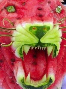 牛娃吃瓜,揭秘校园里的“瓜田”趣事 第1张 牛娃吃瓜,揭秘校园里的“瓜田”趣事 第1张